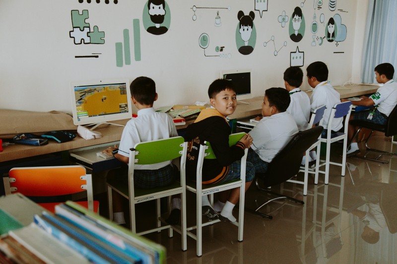 網上學英語哪個學校好？小孩網上學英語哪家靠譜？